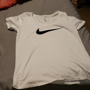 nike basic tshirt
